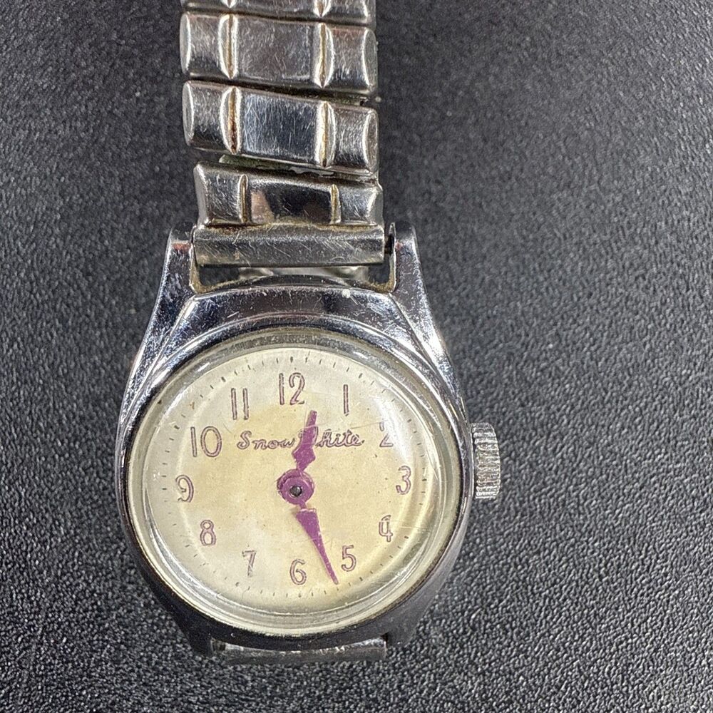 VINTAGE 1960's WORKING SNOW WHITE WIND UP WATCH TIME PIECE WITH BAND
